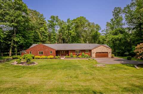 5 Stone Wall Lane, Woodbridge, CT 06525