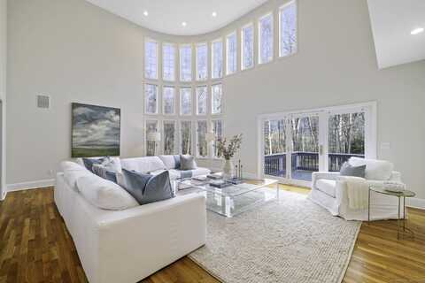 215 Paddock Hill Lane, Fairfield, CT 06824