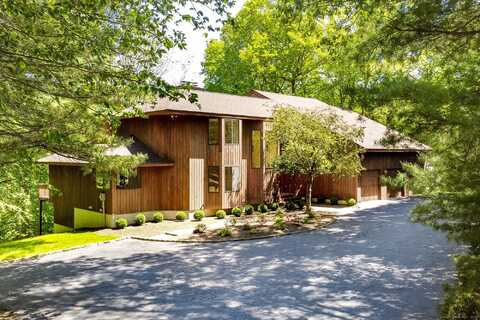 17 Walker Lane, Weston, CT 06883