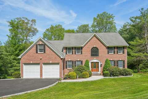 2 Logans Way, Danbury, CT 06811