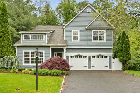65 Macarthur Lane, Stamford, CT 06902
