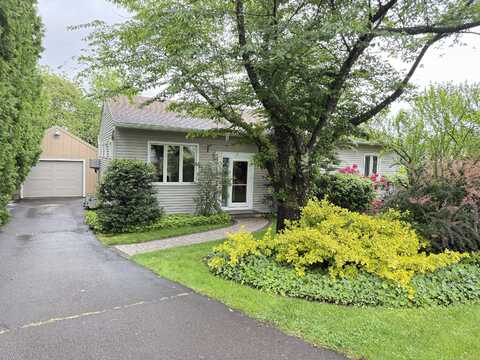 17 Edgecomb Street, Hamden, CT 06517