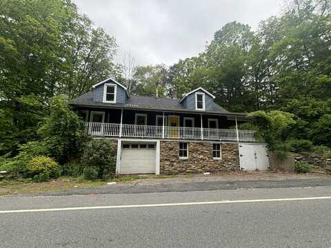 29 Middle Turnpike, Mansfield Center, CT 06268