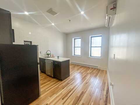 209 Bank Street, New London, CT 06320