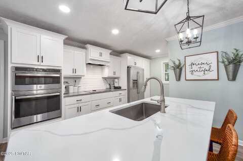 226 Sherry Lynn Drive, Finger, TN 38334