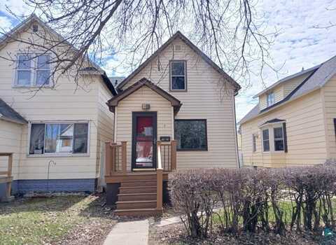 512 S 5th St, Virginia, MN 55792