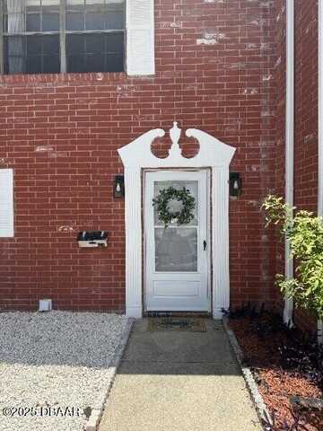 2250 S Palmetto Avenue, South Daytona, FL 32119