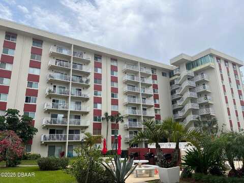 2711 N Halifax Avenue, Daytona Beach, FL 32118