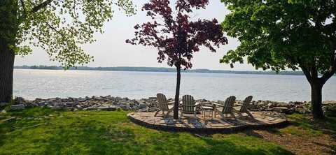 3521 N Stevenson Pier Rd, Brussels, WI 54204