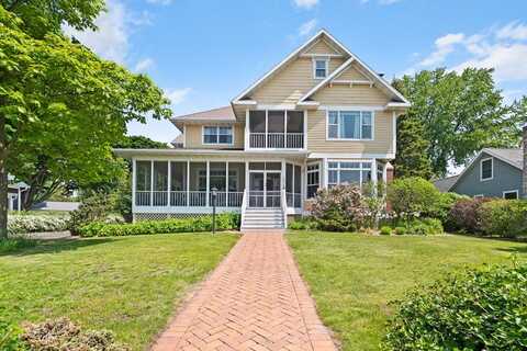1006 Memorial Dr, Sturgeon Bay, WI 54235