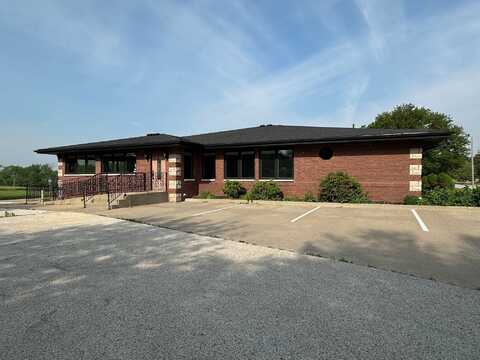 820 W Summit Street, Winterset, IA 50273