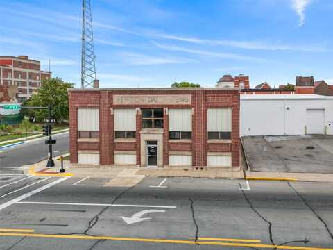 200 1st Avenue E, Newton, IA 50208