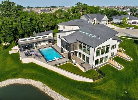 960 NE Fox Valley Court, Waukee, IA 50263
