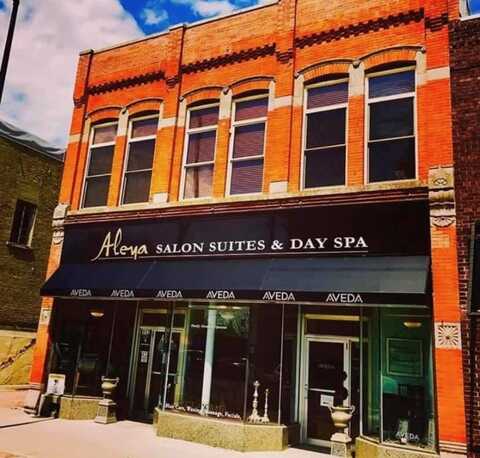 112 N 2nd Avenue W, Newton, IA 50208