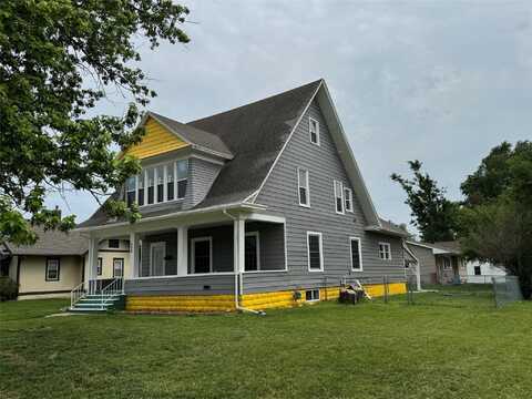 506 F Avenue, Nevada, IA 50201