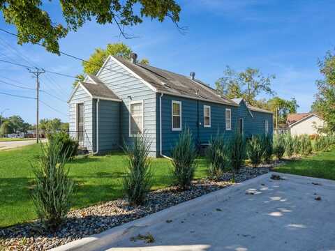 1305 Sunset Drive, Norwalk, IA 50211