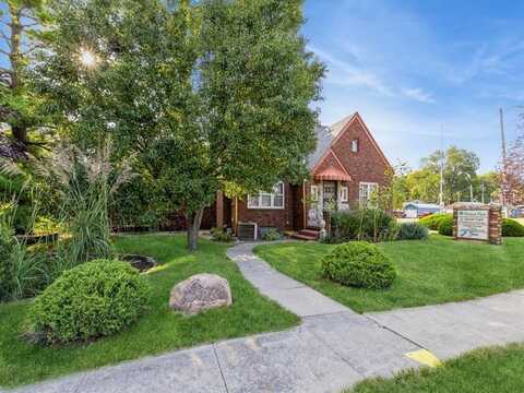 324 1st Street, West Des Moines, IA 50265