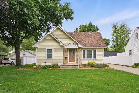 7105 Madison Avenue, Urbandale, IA 50322