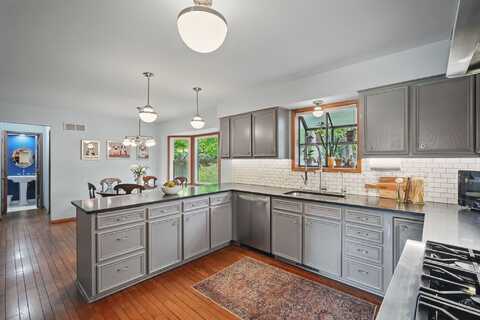 711 36th Street, West Des Moines, IA 50265