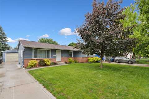 2901 E 40th Court, Des Moines, IA 50317
