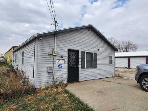 1127 E 12th Street N, Newton, IA 50208