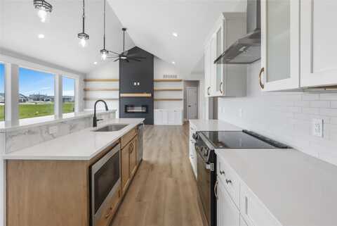 1201 Lakeview Circle NW, Bondurant, IA 50035