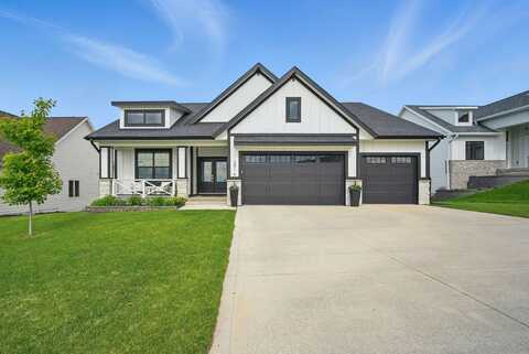 2216 Timberview Drive, Norwalk, IA 50211