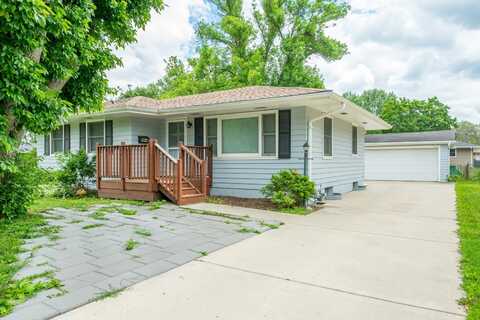 3214 Brinkwood Road, Des Moines, IA 50310