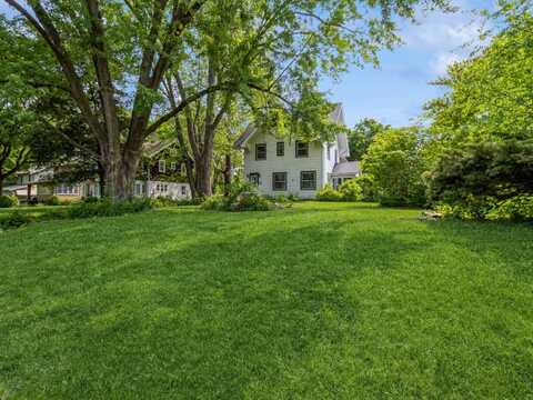 1919 E 9th Street, Des Moines, IA 50316