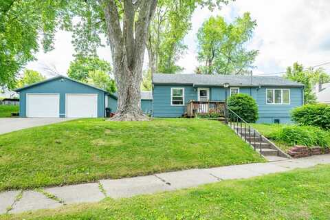 1309 Glenway Drive, Newton, IA 50208