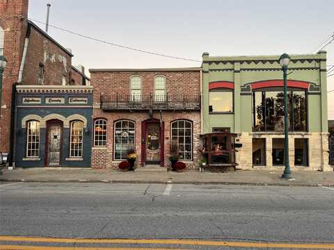 111&109 S John Wayne Drive, Winterset, IA 50273