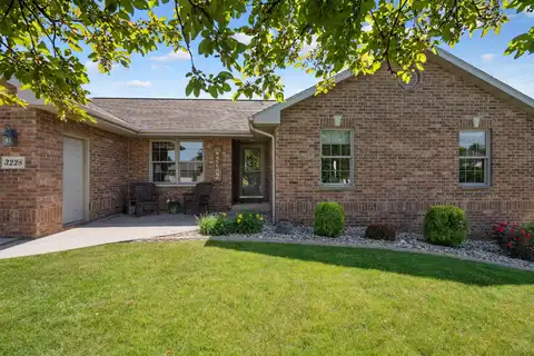 3228 Brook Hills, Dubuque, IA 52002