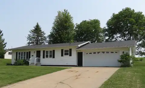 1807 Swagosa, Maquoketa, IA 52060