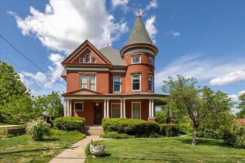 1045 W 3rd, Dubuque, IA 52001