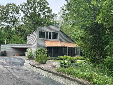 16306 Forest Gate, Dubuque, IA 52001
