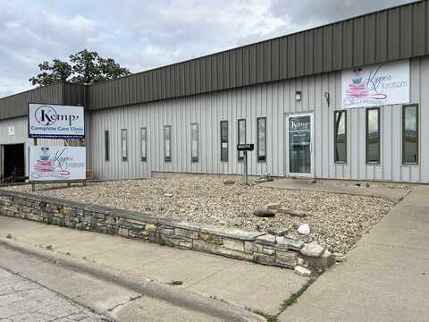 109 SE Adams, Cascade, IA 52033