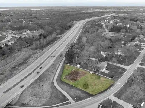 W 32nd, Dubuque, IA 52001