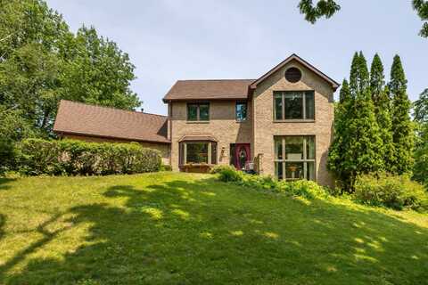 837 Spires, Dubuque, IA 52001