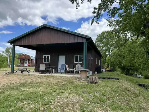 17015 Clay Hill, Dubuque, IA 52002