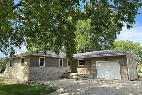 201 1st, Delhi, IA 52223