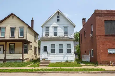 2712 Jackson, Dubuque, IA 52001