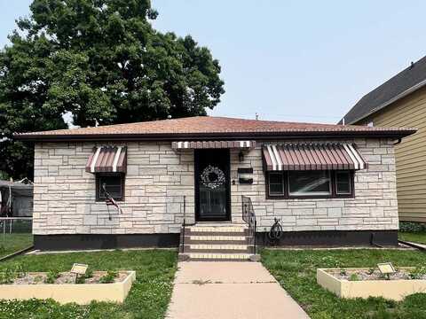 2814 Jackson, Dubuque, IA 52001