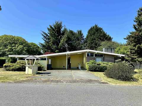 401 Lakeview Dr, Crescent City, CA 95531