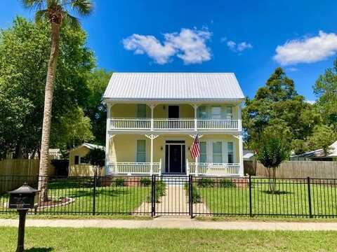 290 Crescent Drive, DeFuniak Springs, FL 32435