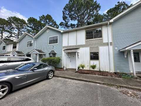 223 Oxford Court, Mary Esther, FL 32569