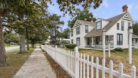 119 E Live Oak Avenue, DeFuniak Springs, FL 32435