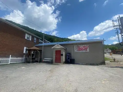202,206 3rd Ave, Williamson, WV 25661