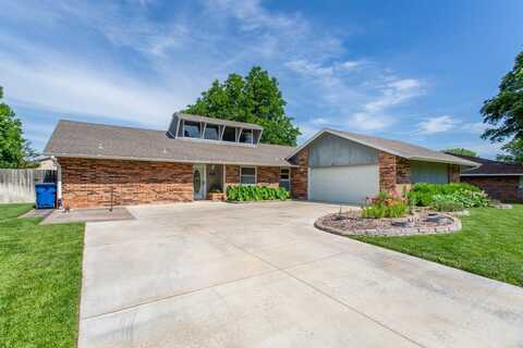 2014 Country Club Dr, Enid, OK 73703