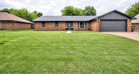 2006 Country Club Dr, Enid, OK 73703