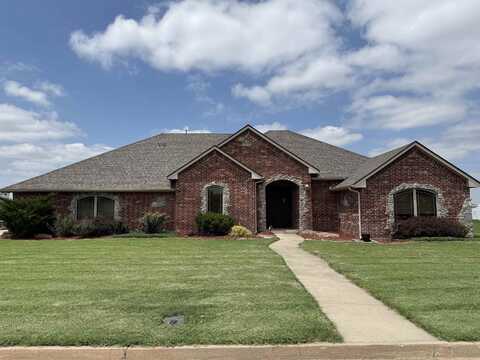 519 Chisholm Trail Dr, Watonga, OK 73772